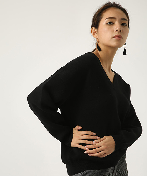 AZUL by moussy（アズールバイマウジー）の「【洗えるニット】Vネックスウェッタープルオーバー（ニット/セーター・レディース・ブラック/ダークグリーン/オフホワイト/杢グレー・SMALL/MEDIUM/LARGE）」の3枚目の写真