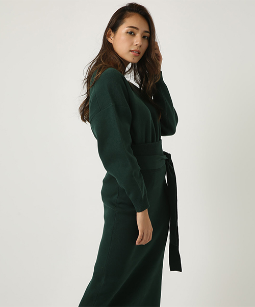 AZUL by moussy（アズールバイマウジー）の「【洗えるニット】Vネックスウェッタープルオーバー（ニット/セーター・レディース・ブラック/ダークグリーン/オフホワイト/杢グレー・SMALL/MEDIUM/LARGE）」の6枚目の写真