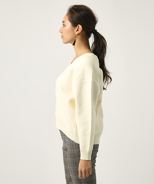 AZUL by moussy（アズールバイマウジー）の「【洗えるニット】Vネックスウェッタープルオーバー（ニット/セーター・レディース・ブラック/ダークグリーン/オフホワイト/杢グレー・SMALL/MEDIUM/LARGE）」の17枚目の写真