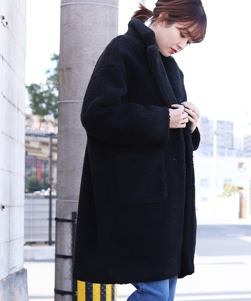 reca（レカ）の「ビッグシルエット モコモコボアチェスターコート（チェスターコート・レディース・ホワイト/ブラウン/ベージュ/ネイビー・M）」の6枚目の写真