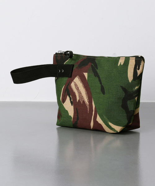 UNITED ARROWS（ユナイテッドアローズ）の「＜JOHN CHAPMAN（ジョン チャップマン）＞  UASP CAMO ポーチ（ハンドバッグ・メンズ・その他1・FREE）」の2枚目の写真