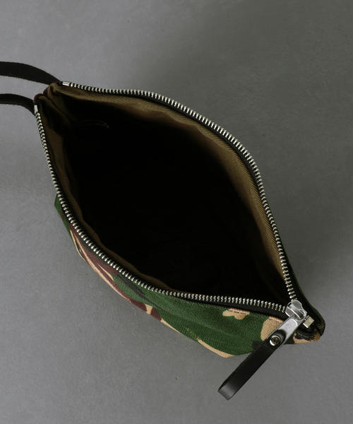 UNITED ARROWS（ユナイテッドアローズ）の「＜JOHN CHAPMAN（ジョン チャップマン）＞  UASP CAMO ポーチ（ハンドバッグ・メンズ・その他1・FREE）」の4枚目の写真
