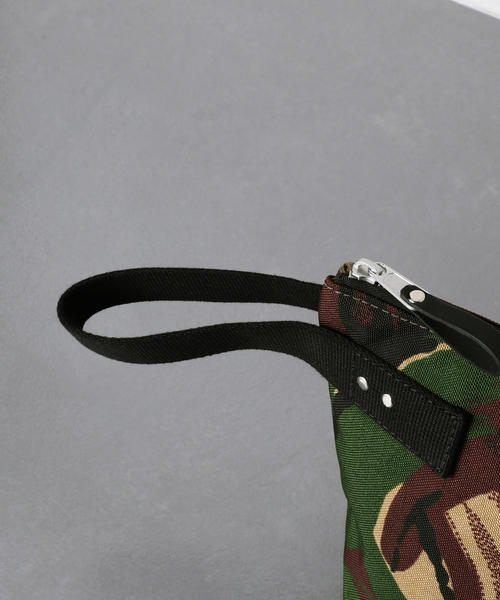 UNITED ARROWS（ユナイテッドアローズ）の「＜JOHN CHAPMAN（ジョン チャップマン）＞  UASP CAMO ポーチ（ハンドバッグ・メンズ・その他1・FREE）」の5枚目の写真