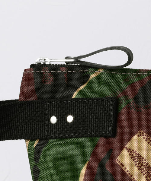UNITED ARROWS（ユナイテッドアローズ）の「＜JOHN CHAPMAN（ジョン チャップマン）＞  UASP CAMO ポーチ（ハンドバッグ・メンズ・その他1・FREE）」の6枚目の写真