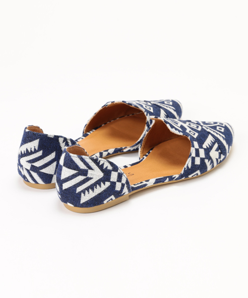 Ray BEAMS（レイビームス）の「○Coconuts / ネイティブ柄 フラットシューズ（その他シューズ・レディース・ネイビー/ブラック/レッド系その他・5.5/7/6/6.5/8/7.5）」の6枚目の写真