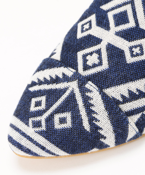 Ray BEAMS（レイビームス）の「○Coconuts / ネイティブ柄 フラットシューズ（その他シューズ・レディース・ネイビー/ブラック/レッド系その他・5.5/7/6/6.5/8/7.5）」の4枚目の写真