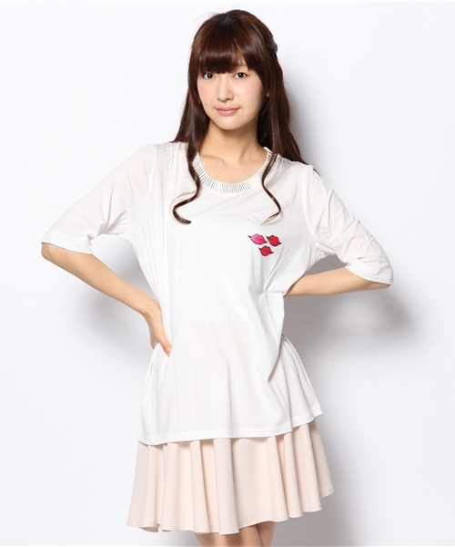 AVIE（アビィ）の「くちびるプリントTEE（Tシャツ/カットソー・レディース・オフホワイト/ライトグレー/グリーン・2）」の3枚目の写真