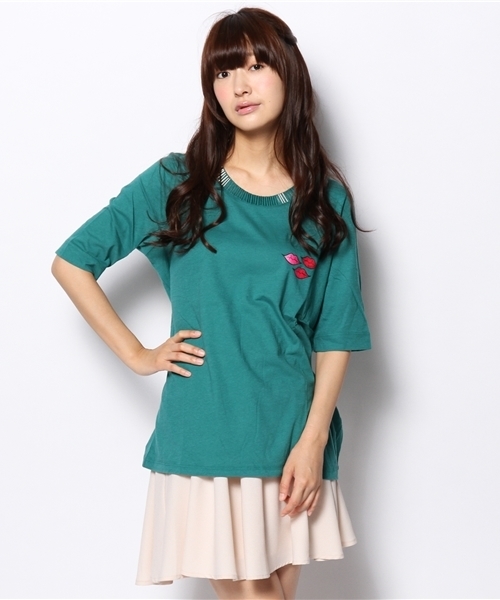 AVIE（アビィ）の「くちびるプリントTEE（Tシャツ/カットソー・レディース・オフホワイト/ライトグレー/グリーン・2）」の2枚目の写真
