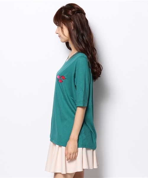 AVIE（アビィ）の「くちびるプリントTEE（Tシャツ/カットソー・レディース・オフホワイト/ライトグレー/グリーン・2）」の5枚目の写真