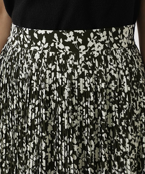 AZUL by moussy(アズールバイマウジー)の「BOUQUET FLOWER PLEATS SKIRT / ブーケフラワープリーツスカート(スカート・レディース・ブラック系その他/イエロー系その他・SMALL/MEDIUM)」の11枚目の写真