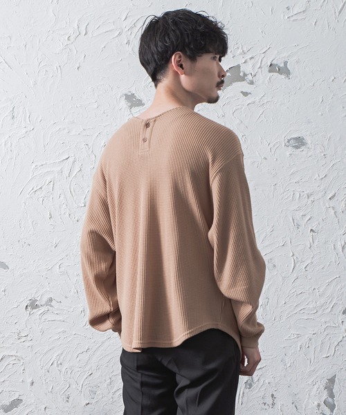 MinoriTY（マイノリティ）の「メンズ長袖ビッグシルエットワッフル2WAYロンT【ヘンリーネック⇔クルーネック】（Tシャツ/カットソー・メンズ・ブラック/グレー/モカ・M/L）」の6枚目の写真