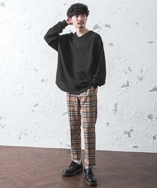 MinoriTY（マイノリティ）の「メンズ長袖ビッグシルエットワッフル2WAYロンT【ヘンリーネック⇔クルーネック】（Tシャツ/カットソー・メンズ・ブラック/グレー/モカ・M/L）」の4枚目の写真