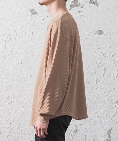 MinoriTY（マイノリティ）の「メンズ長袖ビッグシルエットワッフル2WAYロンT【ヘンリーネック⇔クルーネック】（Tシャツ/カットソー・メンズ・ブラック/グレー/モカ・M/L）」の13枚目の写真
