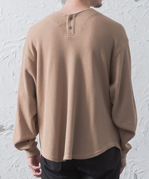 MinoriTY（マイノリティ）の「メンズ長袖ビッグシルエットワッフル2WAYロンT【ヘンリーネック⇔クルーネック】（Tシャツ/カットソー・メンズ・ブラック/グレー/モカ・M/L）」の16枚目の写真