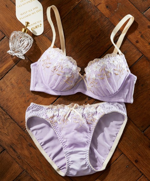 YU'NOW（ユナウ）の「【選べるデザイン！ナチュラルにバストメイク◎】to meeブラ＆ショーツ（ブラ&ショーツ・レディース・ホワイト×イエロー/ピンク/カーキ/サックスブルー/オフホワイト/ラベンダー/オレンジ/ブラック/ホワイト/グレイッシュベージュ/ライラック/ネイビー/ブラックミックス/イエロー×グリーン/ブラック系2/テラコッタ・F70M/G70M/G75L/A70M/C75L/E80L/AA70M/E75L/C80L/B75M/B70M/A65M/D70M/D80L/C70M/B75L/F75L/A75M/C75M/C65M/B65M/G80L/AA65M/F80L/D75L/E70M）」の18枚目の写真