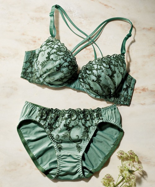 YU'NOW（ユナウ）の「【選べるデザイン！ナチュラルにバストメイク◎】to meeブラ＆ショーツ（ブラ&ショーツ・レディース・ホワイト×イエロー/ピンク/カーキ/サックスブルー/オフホワイト/ラベンダー/オレンジ/ブラック/ホワイト/グレイッシュベージュ/ライラック/ネイビー/ブラックミックス/イエロー×グリーン/ブラック系2/テラコッタ・F70M/G70M/G75L/A70M/C75L/E80L/AA70M/E75L/C80L/B75M/B70M/A65M/D70M/D80L/C70M/B75L/F75L/A75M/C75M/C65M/B65M/G80L/AA65M/F80L/D75L/E70M）」の22枚目の写真