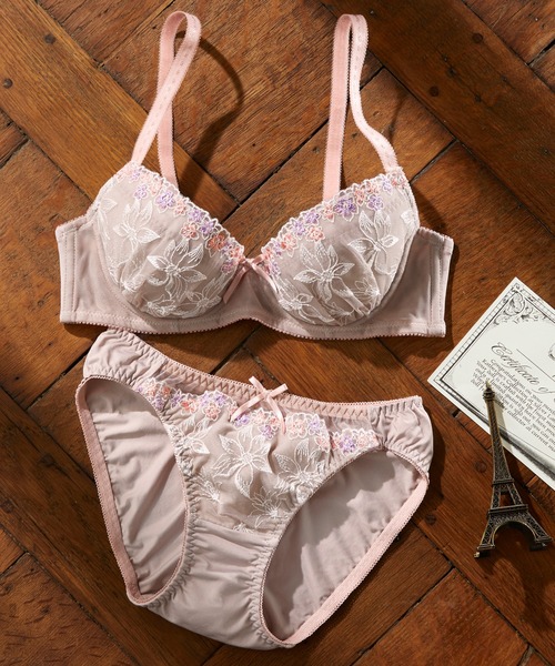 YU'NOW（ユナウ）の「【選べるデザイン！ナチュラルにバストメイク◎】to meeブラ＆ショーツ（ブラ&ショーツ・レディース・ホワイト×イエロー/ピンク/カーキ/サックスブルー/オフホワイト/ラベンダー/オレンジ/ブラック/ホワイト/グレイッシュベージュ/ライラック/ネイビー/ブラックミックス/イエロー×グリーン/ブラック系2/テラコッタ・F70M/G70M/G75L/A70M/C75L/E80L/AA70M/E75L/C80L/B75M/B70M/A65M/D70M/D80L/C70M/B75L/F75L/A75M/C75M/C65M/B65M/G80L/AA65M/F80L/D75L/E70M）」の19枚目の写真