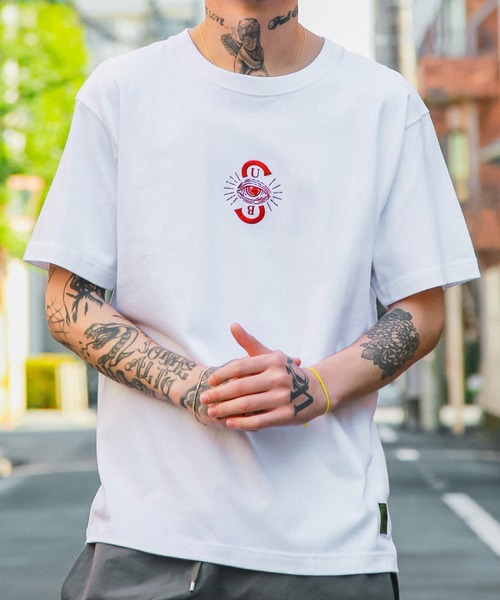 Subciety（サブサエティ）の「PROVIDENCE TEE（Tシャツ/カットソー・メンズ・ホワイト/ブラック/ホワイト系その他/ブラック×ゴールド/ホワイト×パープル/ホワイト系その他2/ホワイト×グリーン/ホワイト×ゴールド/グレー×ホワイト/サンドベージュ/レッド・SMALL/MEDIUM/LARGE/X-LARGE/XX-LARGE）」の5枚目の写真