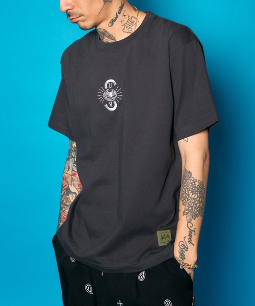 Subciety（サブサエティ）の「PROVIDENCE TEE（Tシャツ/カットソー・メンズ・ホワイト/ブラック/ホワイト系その他/ブラック×ゴールド/ホワイト×パープル/ホワイト系その他2/ホワイト×グリーン/ホワイト×ゴールド/グレー×ホワイト/サンドベージュ/レッド/ブルー系その他/グリーン系その他/オフホワイト/スミクロ・SMALL/MEDIUM/LARGE/X-LARGE/XX-LARGE）」の11枚目の写真