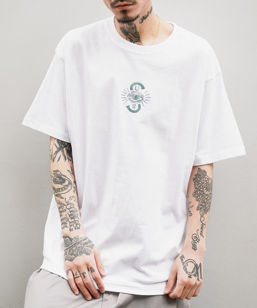 Subciety（サブサエティ）の「PROVIDENCE TEE（Tシャツ/カットソー・メンズ・ホワイト/ブラック/ホワイト系その他/ブラック×ゴールド/ホワイト×パープル/ホワイト系その他2/ホワイト×グリーン/ホワイト×ゴールド/グレー×ホワイト/サンドベージュ/レッド・SMALL/MEDIUM/LARGE/X-LARGE/XX-LARGE）」の7枚目の写真