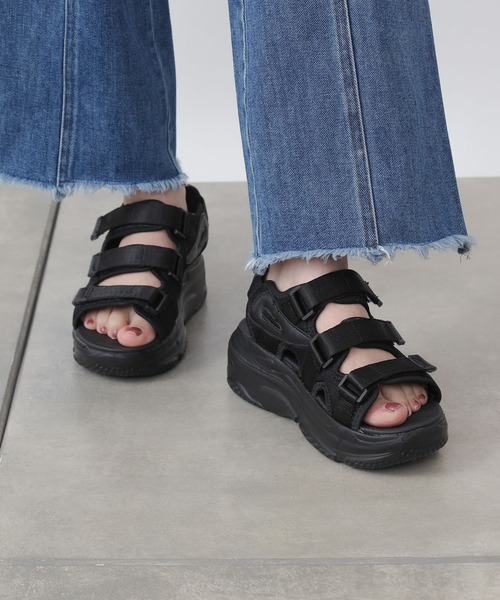 COLONY 2139（コロニートゥーワンスリーナイン）の「スニーカーサンダル（サンダル・レディース・ホワイト/ブラック/ブラウン・22.5cm/23.5cm/24.5cm）」の3枚目の写真