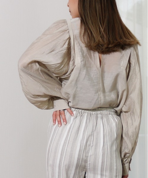 Per sist ence（パーシエンス）の「Per sist ence/パーシエンス　ボリュームスリーブプルオーバー（シャツ/ブラウス・レディース・ブラック/カーキ/グレイッシュベージュ/アイボリー・FREE）」の3枚目の写真