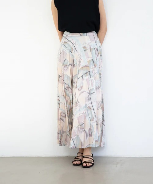 yuw（ユウ）の「アートガラプリーツスカート　945238（スカート・レディース・ベージュ/グレー/ピンク・FREE）」の3枚目の写真