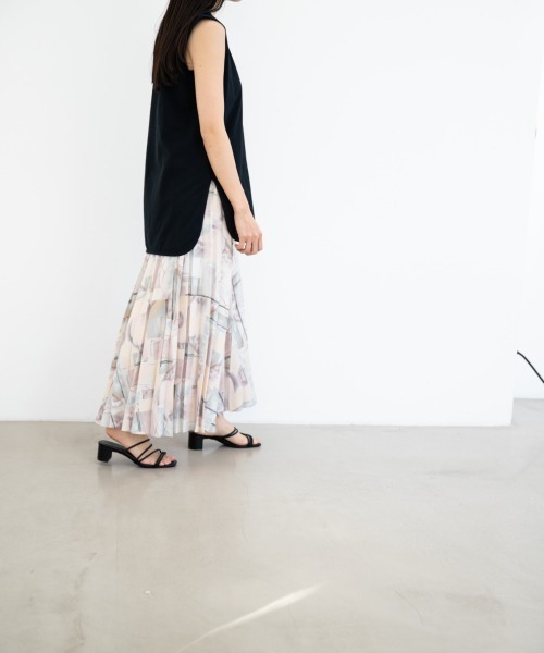 yuw（ユウ）の「アートガラプリーツスカート　945238（スカート・レディース・ベージュ/グレー/ピンク・FREE）」の4枚目の写真