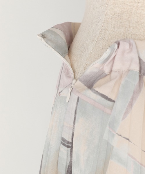 yuw（ユウ）の「アートガラプリーツスカート　945238（スカート・レディース・ベージュ/グレー/ピンク・FREE）」の7枚目の写真