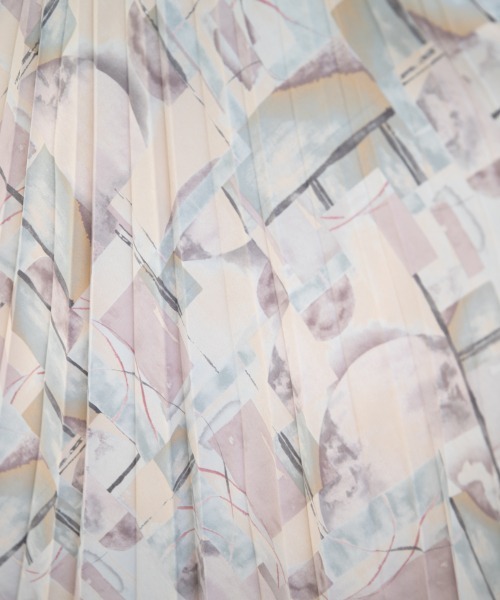 yuw（ユウ）の「アートガラプリーツスカート　945238（スカート・レディース・ベージュ/グレー/ピンク・FREE）」の5枚目の写真