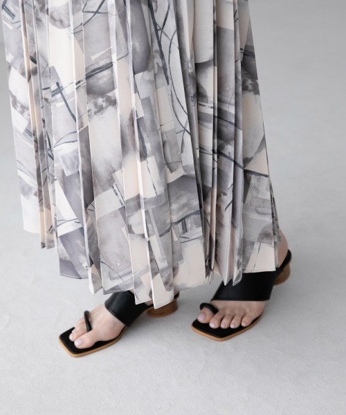 yuw（ユウ）の「アートガラプリーツスカート　945238（スカート・レディース・ベージュ/グレー/ピンク・FREE）」の14枚目の写真