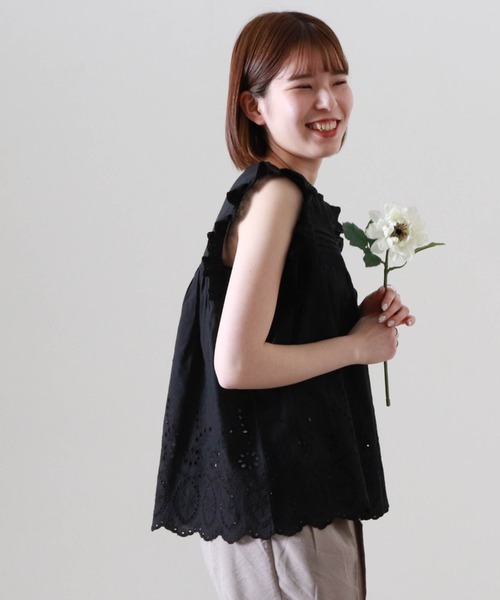 Cheek（チーク）の「ピンタックノースリーブブラウス（シャツ/ブラウス・レディース・ブラック/レッド/オフホワイト・MEDIUM）」の22枚目の写真
