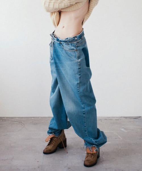 MAISON EUREKA（メゾンエウレカ）の「MAISON EUREKA　VINTAGE REWORK BIGGYPANTS（その他パンツ・レディース・インディゴブルー・SMALL/MEDIUM）」の2枚目の写真