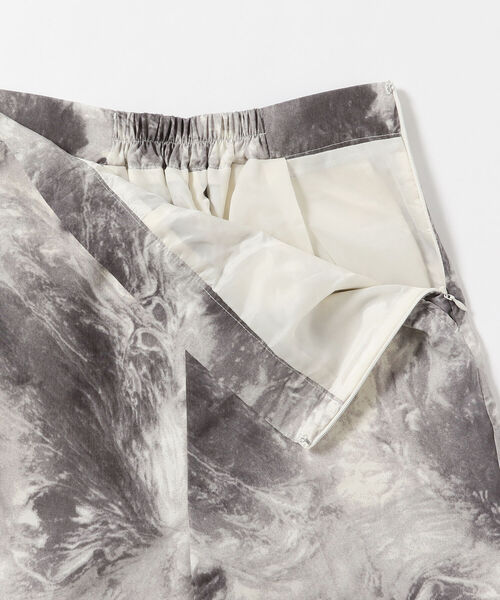 BeAMS DOT（ビームスドット）の「【WEB限定】BeAMS DOT / マーブル柄 センタープレスパンツ（その他パンツ・レディース・ブラック/グリーン・SMALL/MEDIUM）」の7枚目の写真