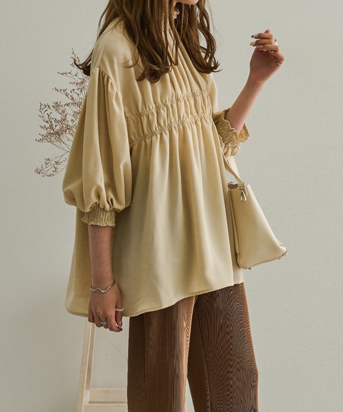 Ambre Neige(アンブルネージュ)の「パフスリーブギャザーブラウス/【WEB/EC限定商品】(シャツ/ブラウス・レディース・ホワイト/ベージュ/ライトベージュ・FREE)」の3枚目の写真