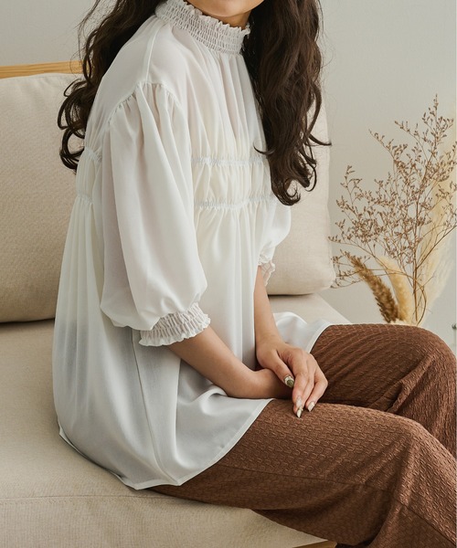 Ambre Neige(アンブルネージュ)の「パフスリーブギャザーブラウス/【WEB/EC限定商品】(シャツ/ブラウス・レディース・ホワイト/ベージュ/ライトベージュ・FREE)」の11枚目の写真