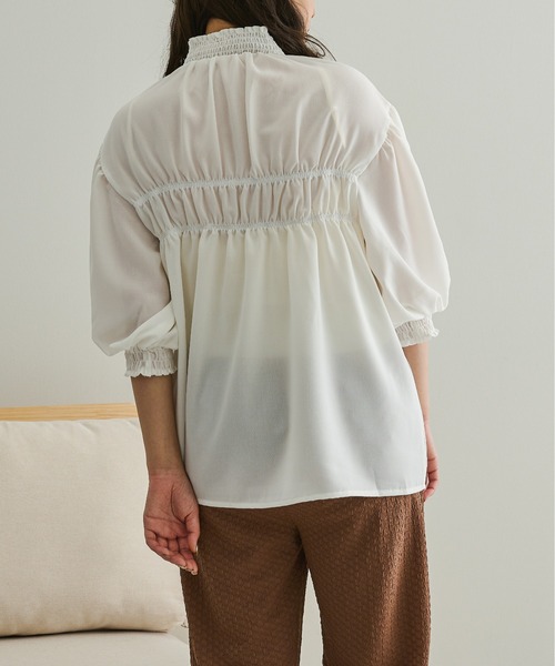 Ambre Neige(アンブルネージュ)の「パフスリーブギャザーブラウス/【WEB/EC限定商品】(シャツ/ブラウス・レディース・ホワイト/ベージュ/ライトベージュ・FREE)」の12枚目の写真