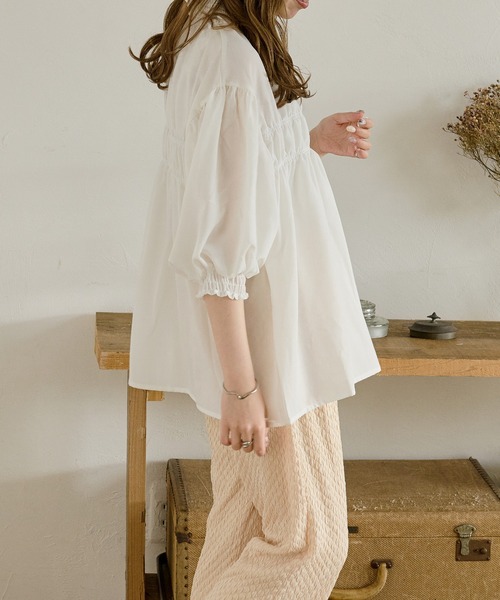 Ambre Neige(アンブルネージュ)の「パフスリーブギャザーブラウス/【WEB/EC限定商品】(シャツ/ブラウス・レディース・ホワイト/ベージュ/ライトベージュ・FREE)」の15枚目の写真