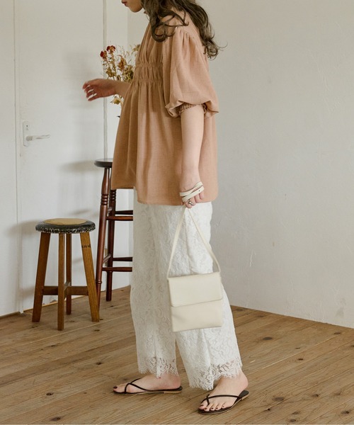 Ambre Neige(アンブルネージュ)の「パフスリーブギャザーブラウス/【WEB/EC限定商品】(シャツ/ブラウス・レディース・ホワイト/ベージュ/ライトベージュ・FREE)」の4枚目の写真