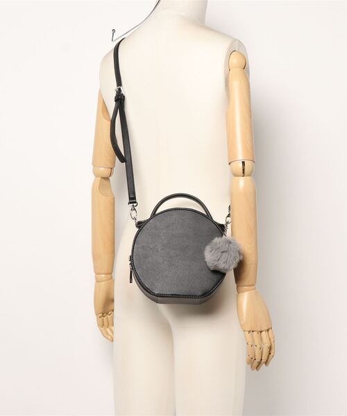 HONEYSUCKLE ROSE（ハニーサックルローズ）の「【HONEYSUCKLE ROSE】サークルショルダーバッグ（ショルダーバッグ・レディース・ライトベージュ/ブラック・ONE SIZE）」の6枚目の写真