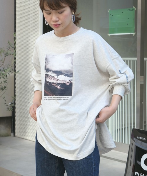 CORNERS（コーナーズ）の「フォト＆袖ロゴプリントオーバーサイズロンT（Tシャツ/カットソー・レディース・オフホワイト/ピンク/オートミール/スミクロ・FREE）」の3枚目の写真