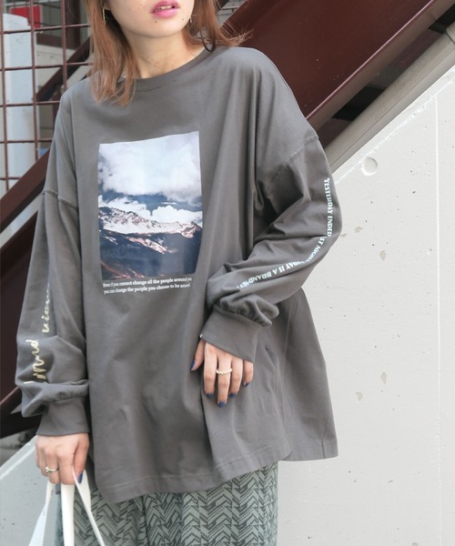 CORNERS（コーナーズ）の「フォト＆袖ロゴプリントオーバーサイズロンT（Tシャツ/カットソー・レディース・オフホワイト/ピンク/オートミール/スミクロ・FREE）」の2枚目の写真