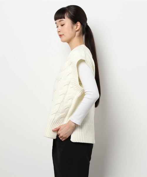 DURAS（デュラス）の「ケーブル編みニットベスト（ニット/セーター・レディース・ベージュ/ブラック/ブルー/ホワイト・FREE）」の16枚目の写真