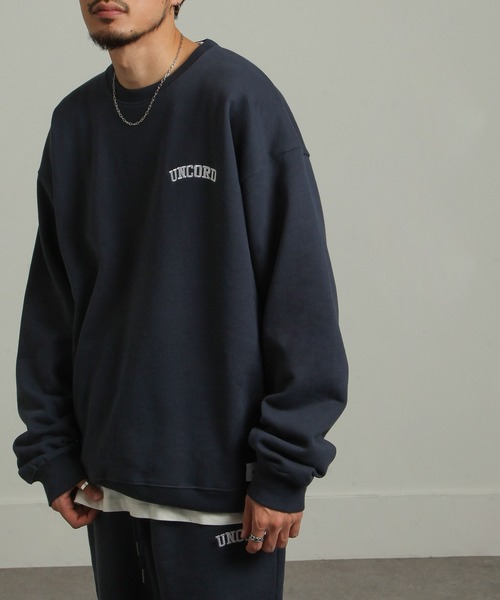 UNCORD(アンコード)の「【UNCORD】90's EMBROIDERY LOGO SWEAT / ビッグシルエット カレッジ アーチロゴ ロゴ刺繍 スウェット 【12oz】(スウェット・メンズ・ブラック/ネイビー/カーキ/オートミール/杢グレー/グレイッシュベージュ・MEDIUM/LARGE/X-LARGE)」の6枚目の写真