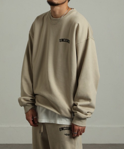 UNCORD(アンコード)の「【UNCORD】90's EMBROIDERY LOGO SWEAT / ビッグシルエット カレッジ アーチロゴ ロゴ刺繍 スウェット 【12oz】(スウェット・メンズ・ブラック/ネイビー/カーキ/オートミール/杢グレー/グレイッシュベージュ・MEDIUM/LARGE/X-LARGE)」の4枚目の写真