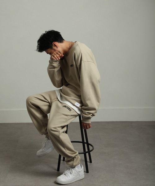 UNCORD(アンコード)の「【UNCORD】90's EMBROIDERY LOGO SWEAT / ビッグシルエット カレッジ アーチロゴ ロゴ刺繍 スウェット 【12oz】(スウェット・メンズ・ブラック/ネイビー/カーキ/オートミール/杢グレー/グレイッシュベージュ・MEDIUM/LARGE/X-LARGE)」の14枚目の写真