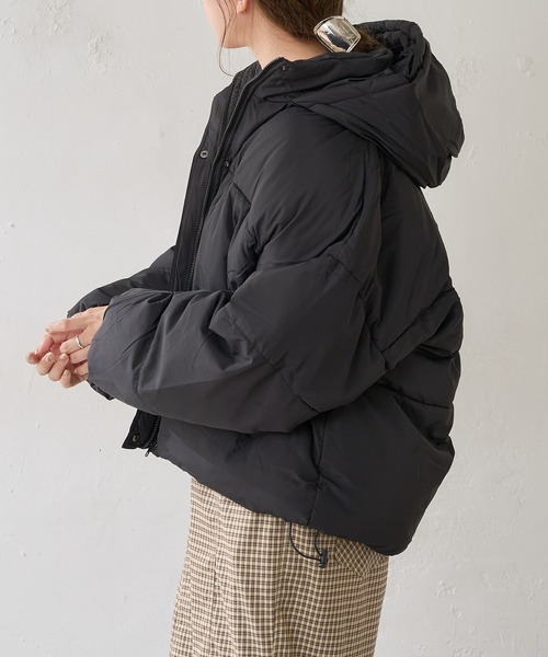 DISCOAT(ディスコート)の「【WEB限定】ボリュームフェイクダウン(ブルゾン・レディース・ブラック/アイボリー/モカ・FREE)」の4枚目の写真