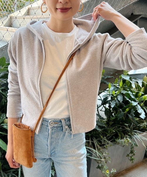 Vicente（ヴィセンテ）の「Fluffy short hoodie（パーカー・レディース・ブラック/グレー・FREE）」の2枚目の写真