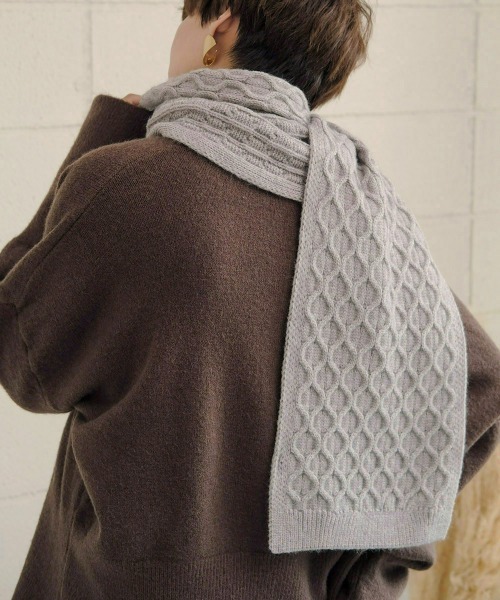 Bab（バブ）の「ケーブルニットマフラー（マフラー・レディース・ブラック/ベージュ/グレー/アイボリー/キャメル・ONESIZE）」の4枚目の写真