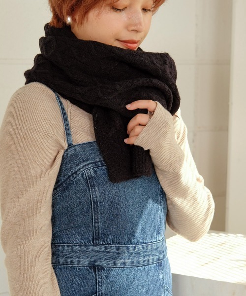Bab（バブ）の「ケーブルニットマフラー（マフラー・レディース・ブラック/ベージュ/グレー/アイボリー/キャメル・ONESIZE）」の3枚目の写真